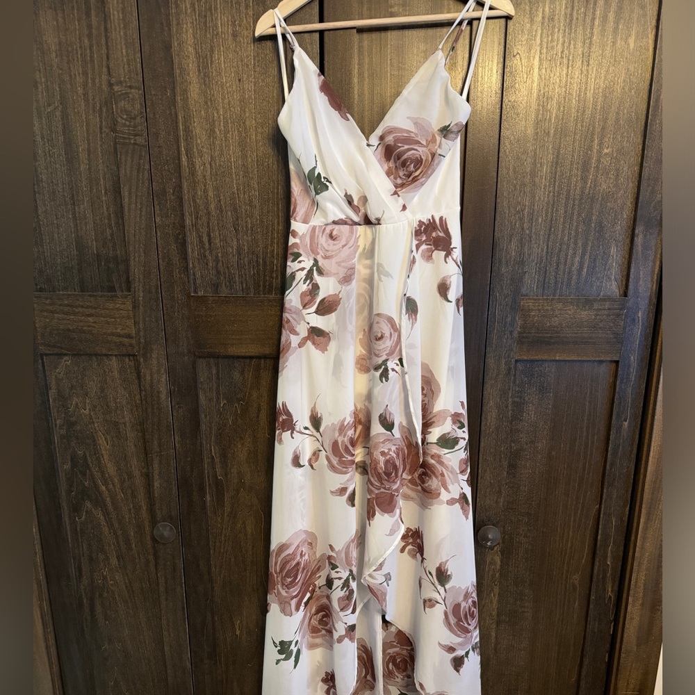 Windsor dress size M great for engagement photos or wedding events